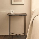 Mesa de apoio em latão e madeira